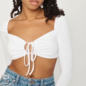 NWT: DYNAMITE MADDY LONG SLEEVE KEYHOLE TOP